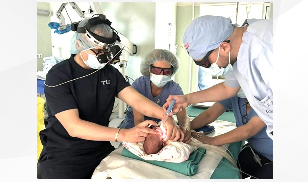 В УМБАЛ 'Александровска' оперираха бебенце с тегло под 1000 гр.