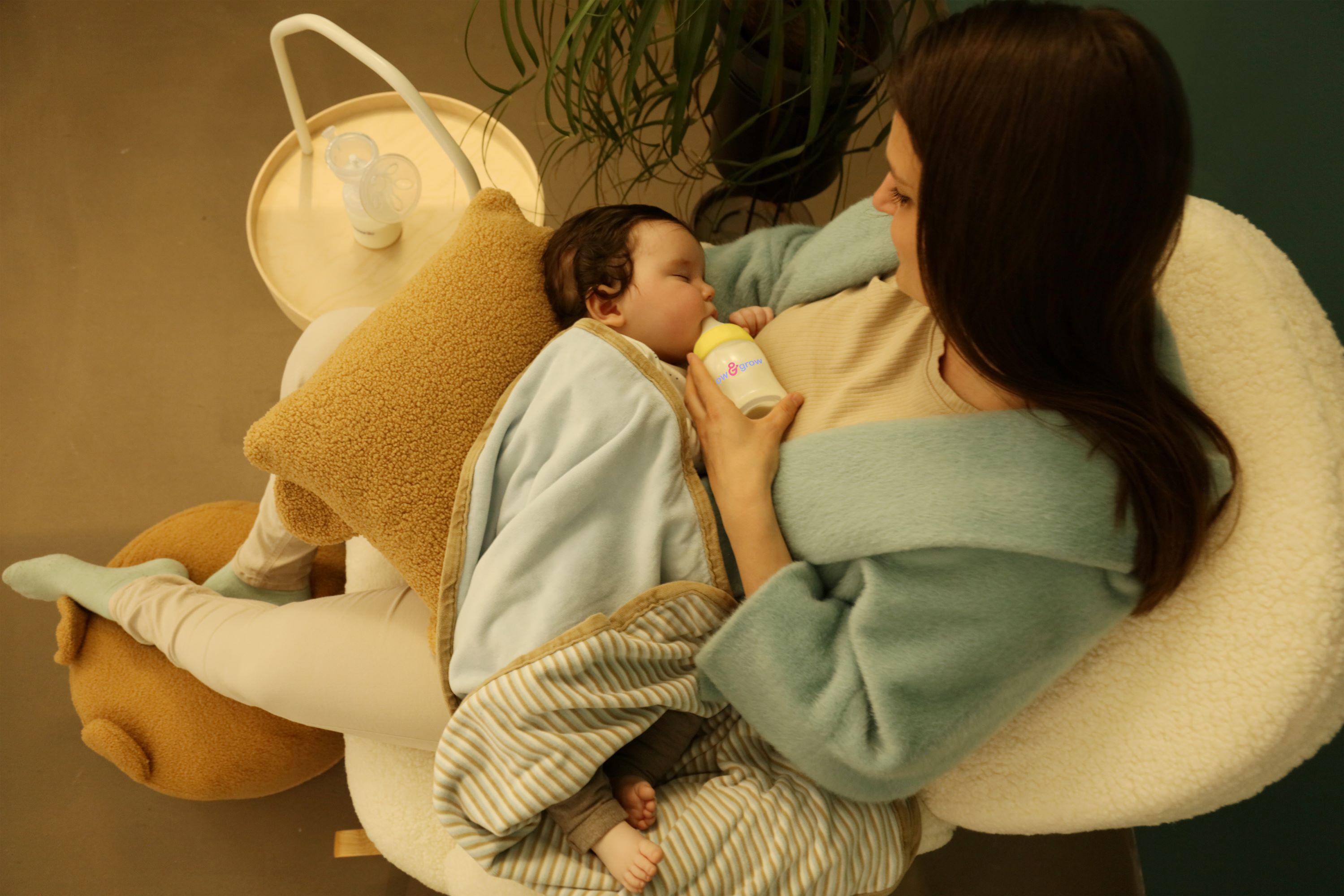 Световна иновация с български произход в бебешкото хранене - как Flow&Grow запазва сукателния рефлекс и не пречи на кърменето