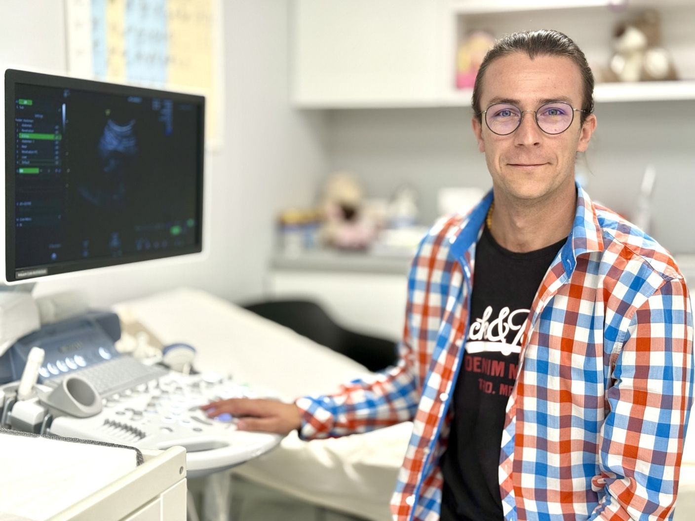 За доверието, спокойствието и малките пациенти - педиатърът и детски нефролог д-р Борис Стоилов за работата с деца