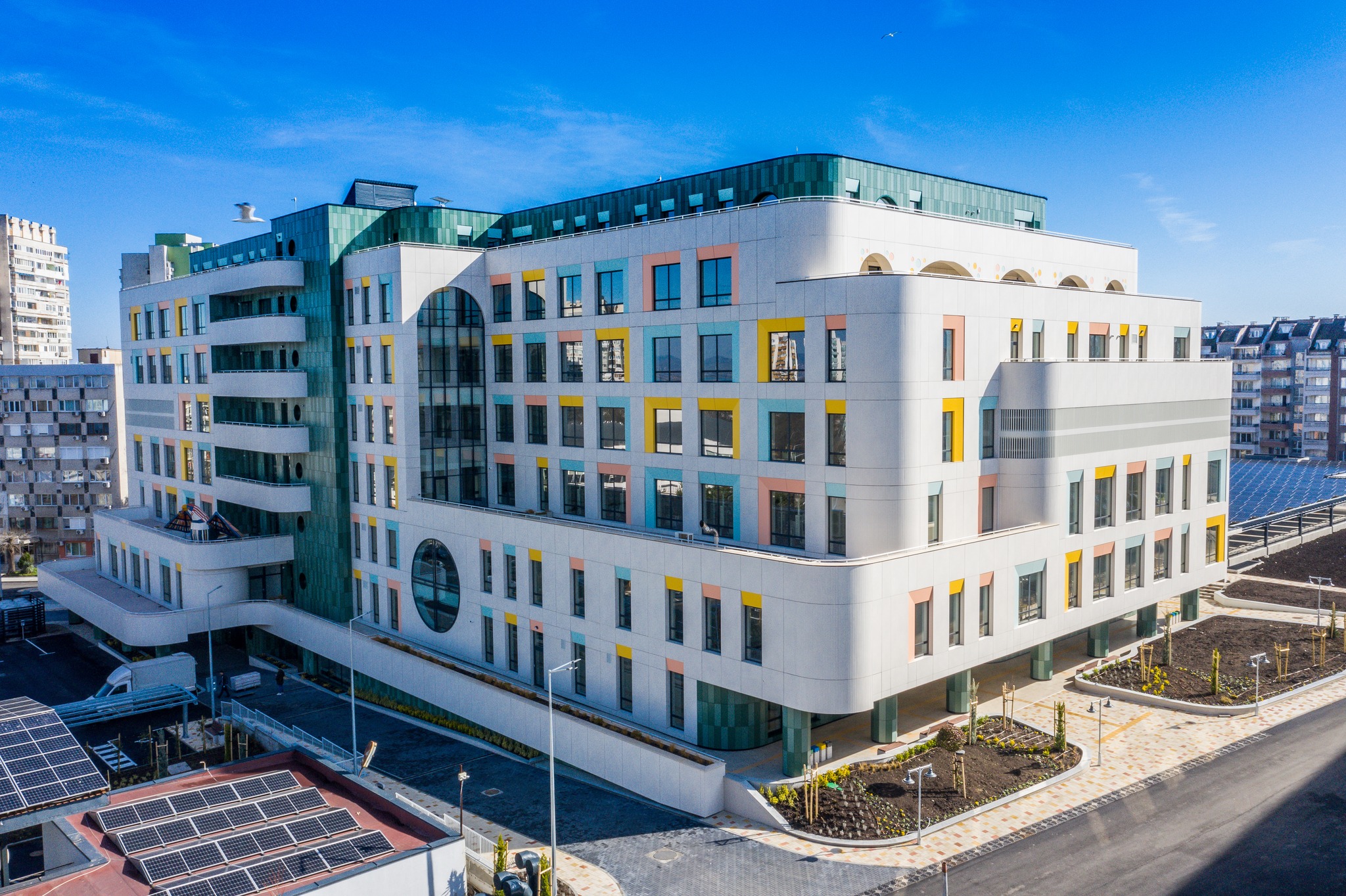 Модерната детска болница в Бургас е завършена и готова за откриване, вече има директор