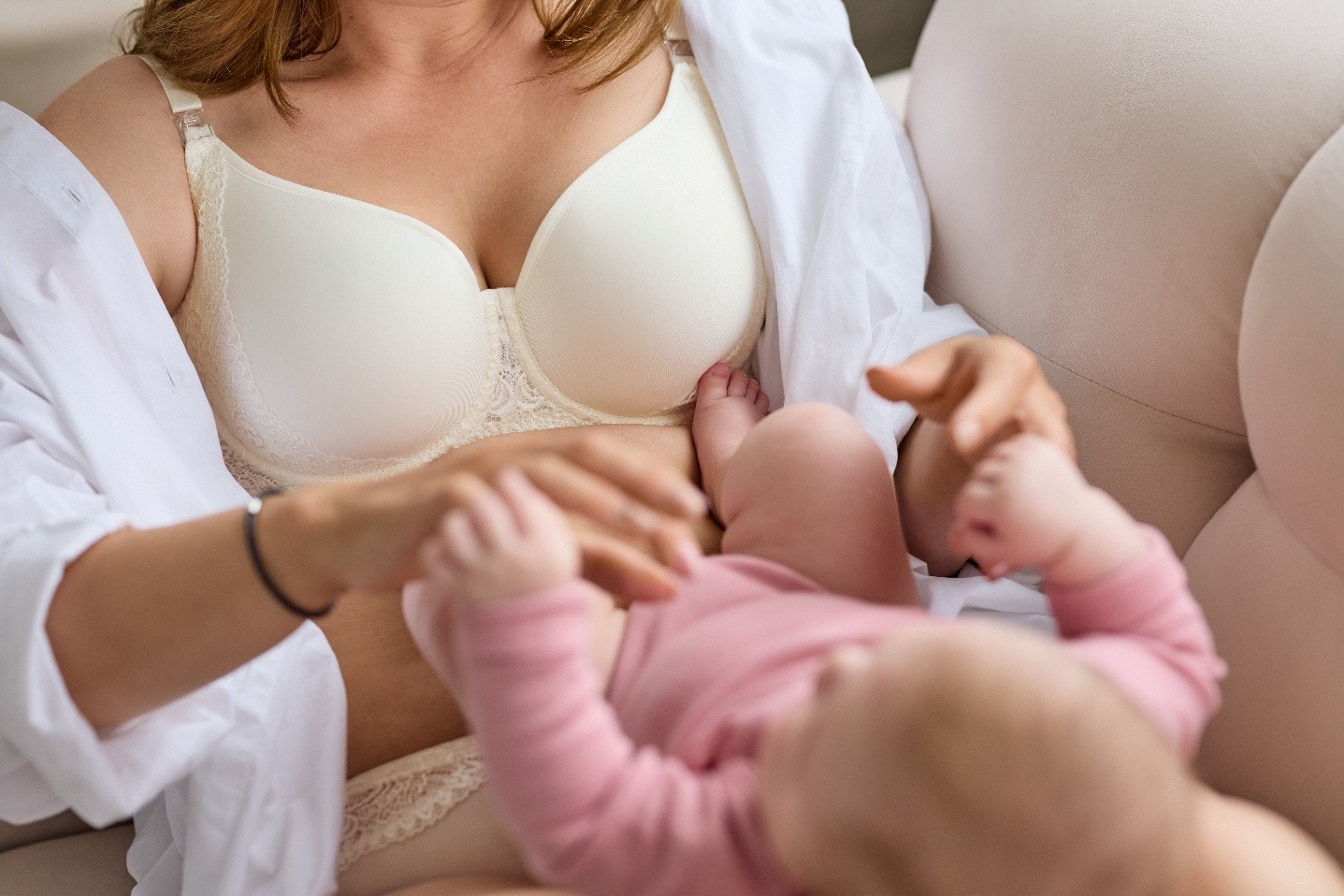Как да изберете сутиен за кърмене, стягащ колан след раждане и нощница