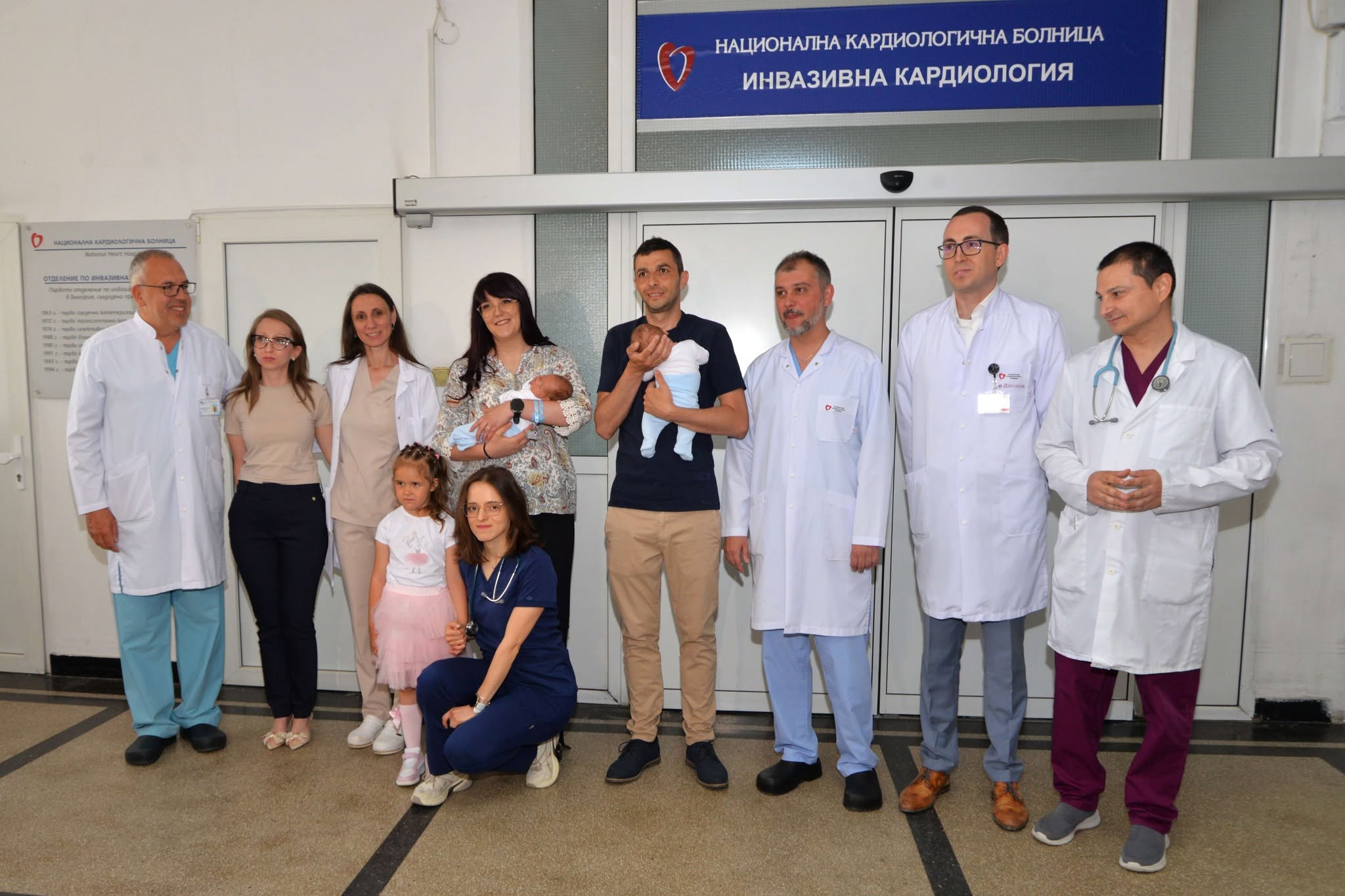 Спасиха бременна с близнаци след аортна дисекация: майката и бебетата вече са у дома