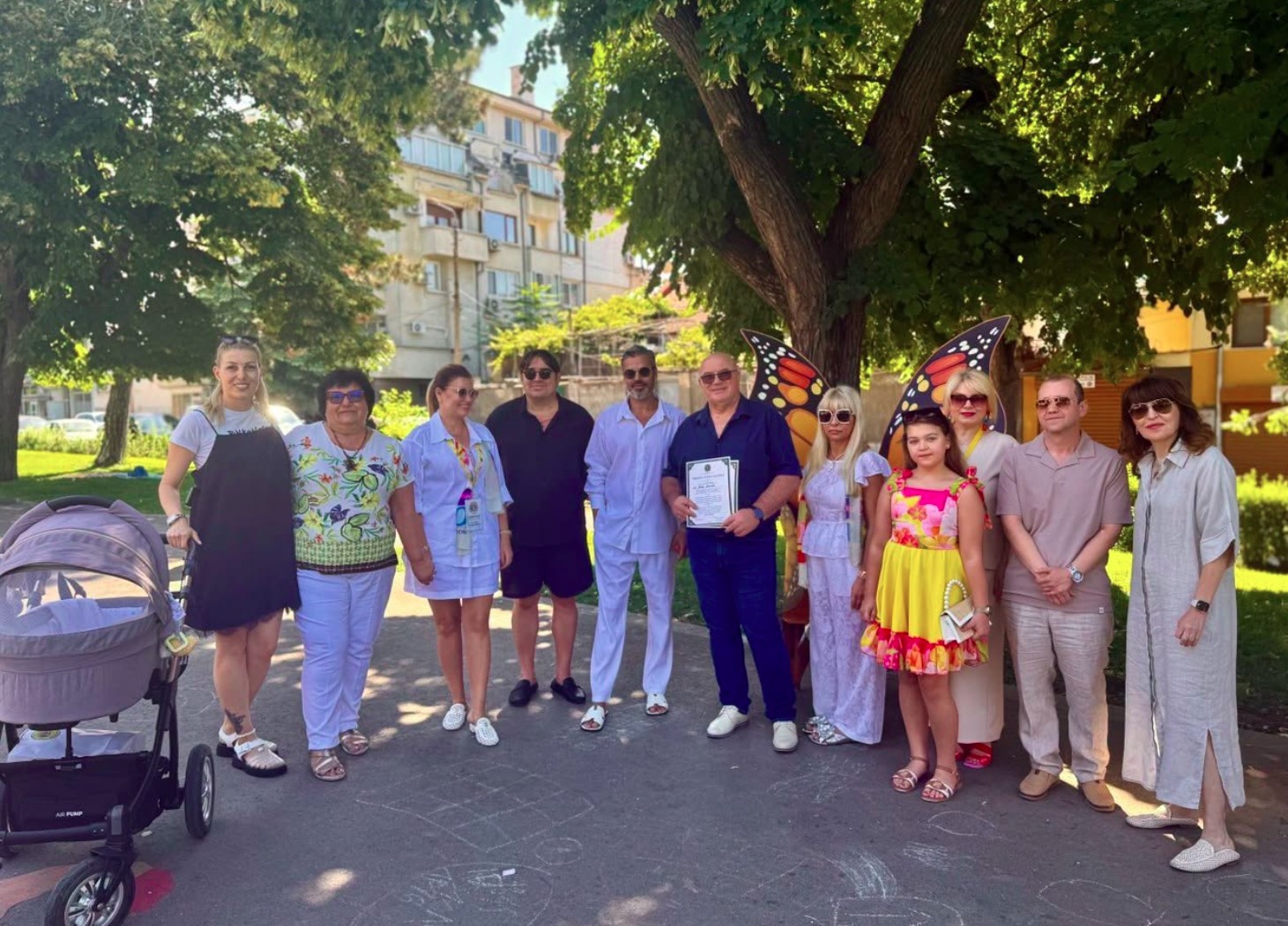 Пеперудени крила за кърмещите майки в Русе - открита е красива пейка в градинката на площад 